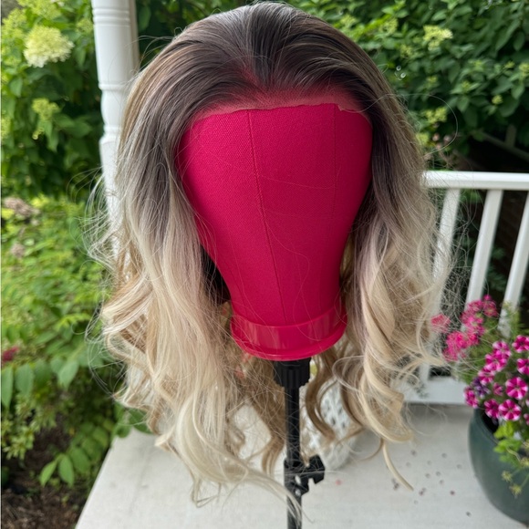 Vanessa luxe Chelsey Smith Cosmetics Wig - Picture 4 of 7